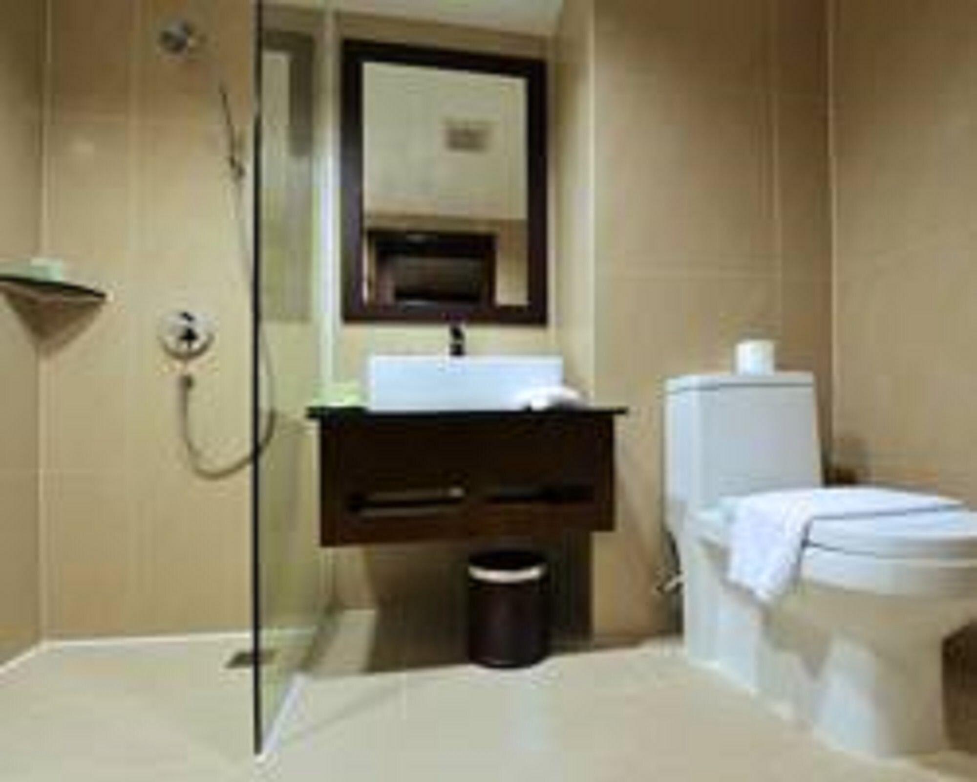 Lintas View Hotel Кота Кинабалу Екстериор снимка